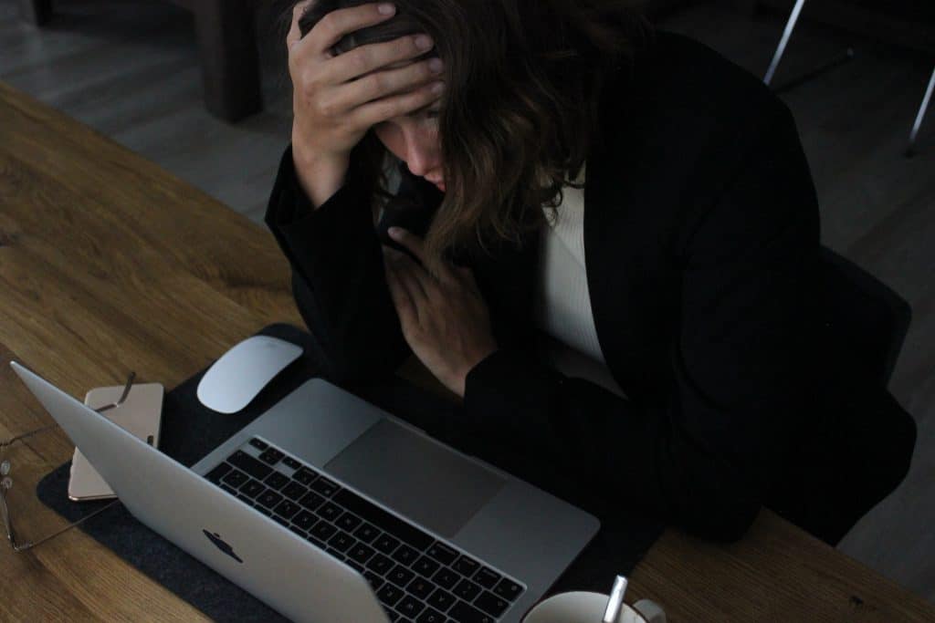 femme stress au travail